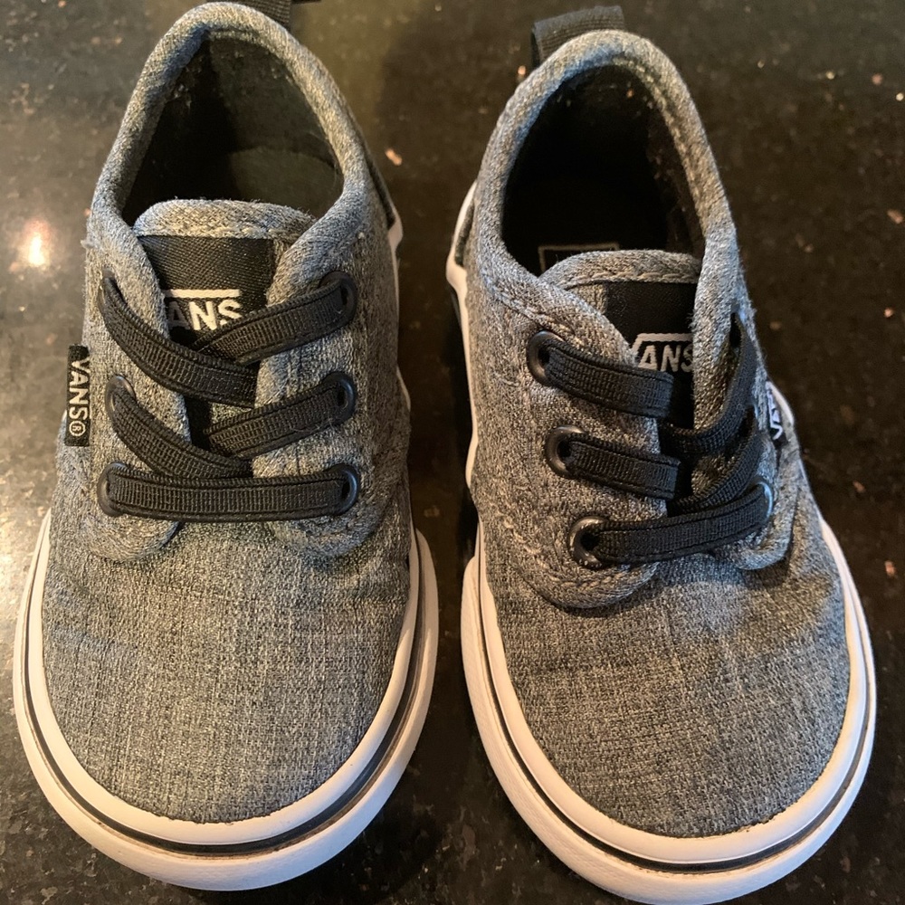 Toddler shoes size 4 Vans
